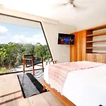 Stylish Jungle Penthouse & Private Rooftop Pool