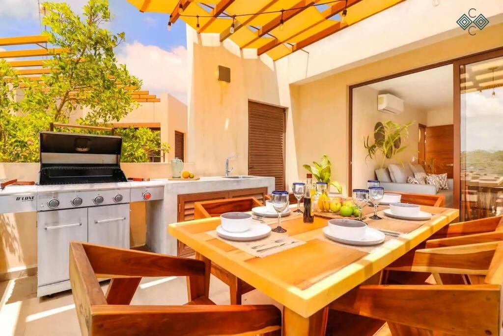 Stylish Jungle Penthouse & Private Rooftop Pool Appartamento