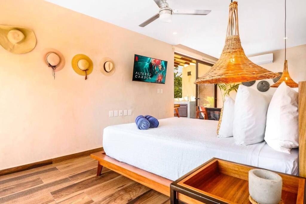 Stylish Jungle Penthouse & Private Rooftop Pool *